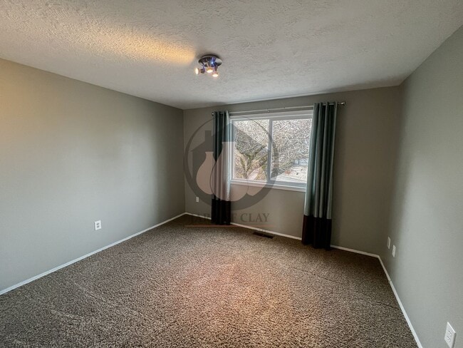 Building Photo - Beautiful South Salem Home-