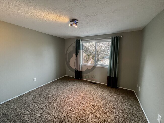 Building Photo - Winter Move in Special* $700 Off First Ful...