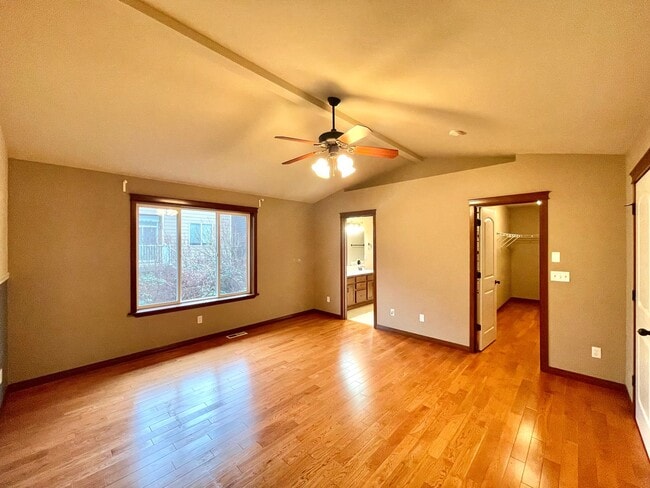 Building Photo - Spacious 4BR Home with A/C Near Alderwood Mall