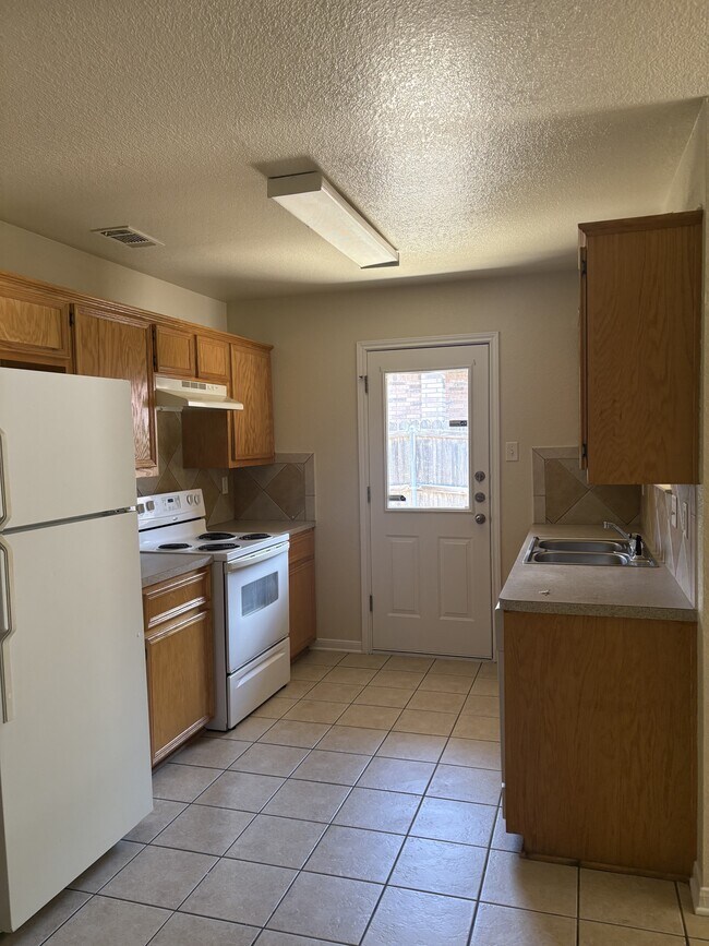 Building Photo - 1313 Cinch Dr