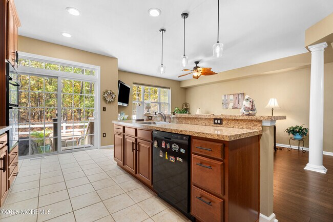 Building Photo - 254 Hawthorne Ln