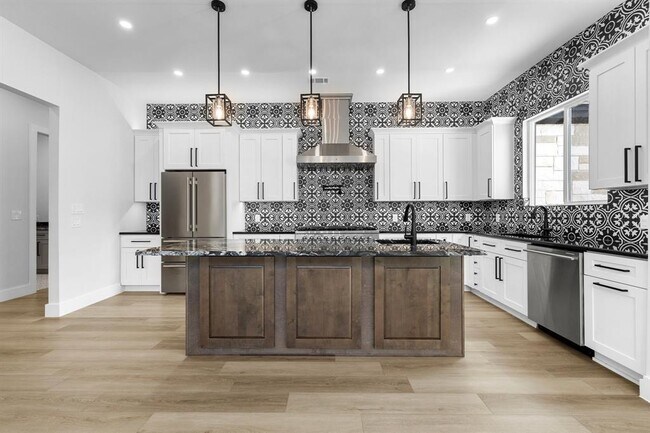 Building Photo - 14804 Arrowhead Dr