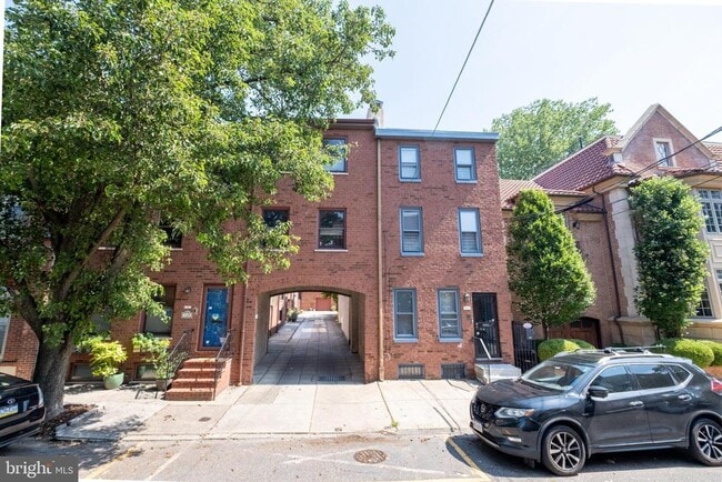 Building Photo - 129 Catharine St