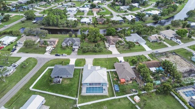 Building Photo - 2420 SE Rock Springs Dr