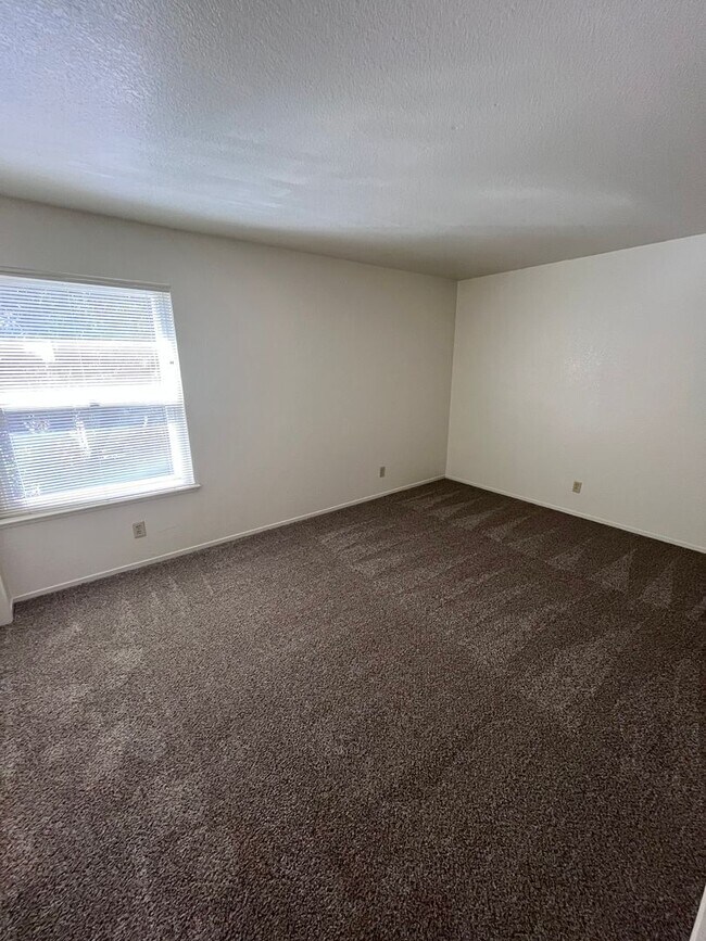 Building Photo - NICE CONDO FOR RENT IN ROSEMONT AT COBBLESTONE GLEN III