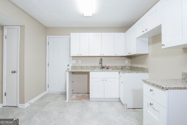 Building Photo - 5722 Phillips Dr