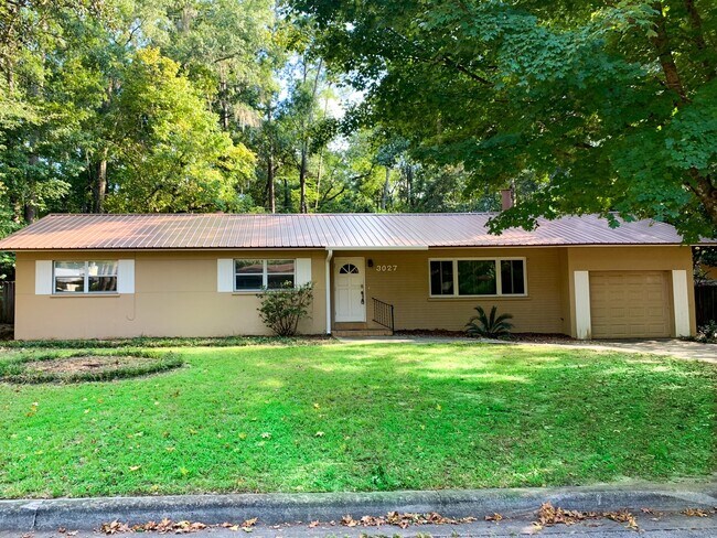 Primary Photo - 3/2 House Walking Distance to UF & Law Sch...