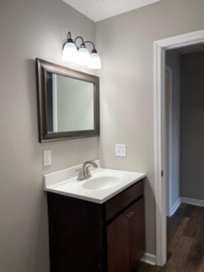 Building Photo - Charming Townhome Minutes from Tim's Ford Lake!