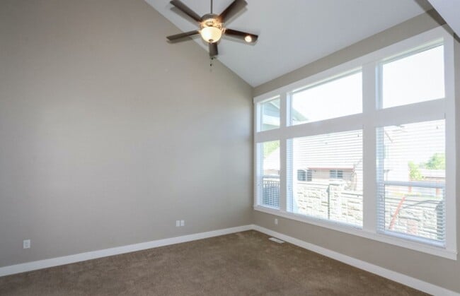 Building Photo - Beautiful Taylorsville Townhouse