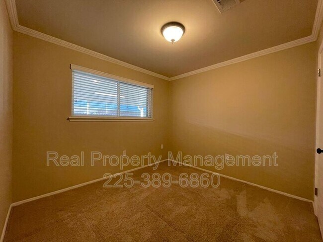 Building Photo - 9536 Bermuda Ave