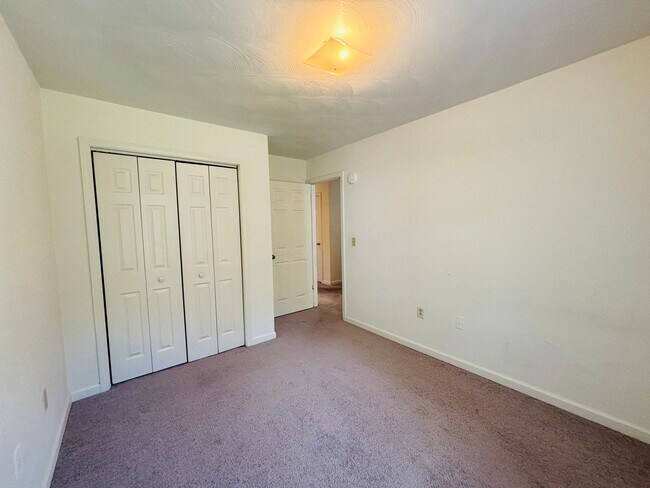Building Photo - 874 Patrick Henry Dr