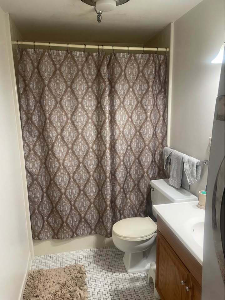 Bathroom - 140 Captain Thomas Blvd