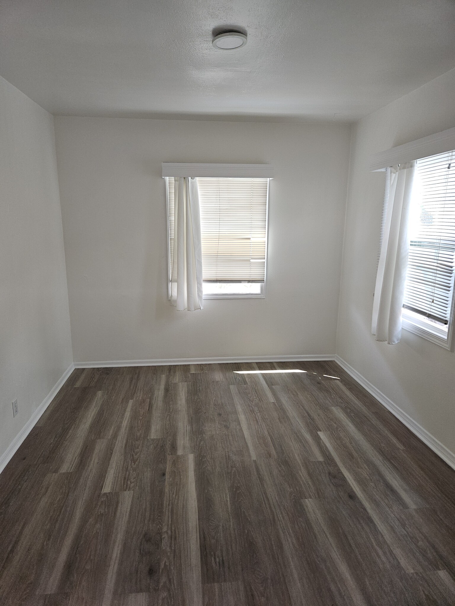 bedroom - 1033 Aviation Blvd