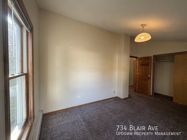 Building Photo - 734 Blair Ave