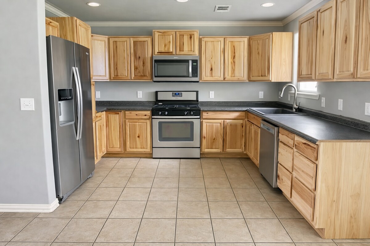 Building Photo - 3995 Highland Dr