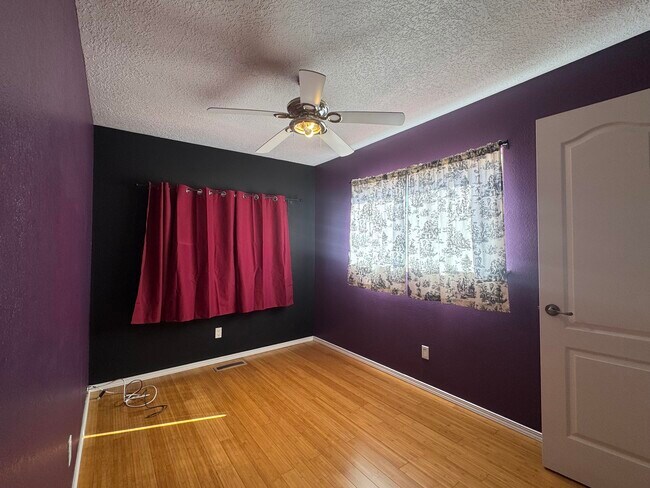 Building Photo - 8808 Vallejo Pl NE