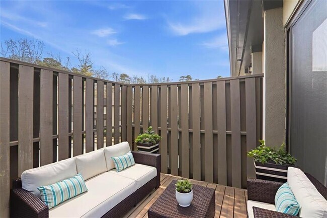 Building Photo - 49 Ivy Gates NE