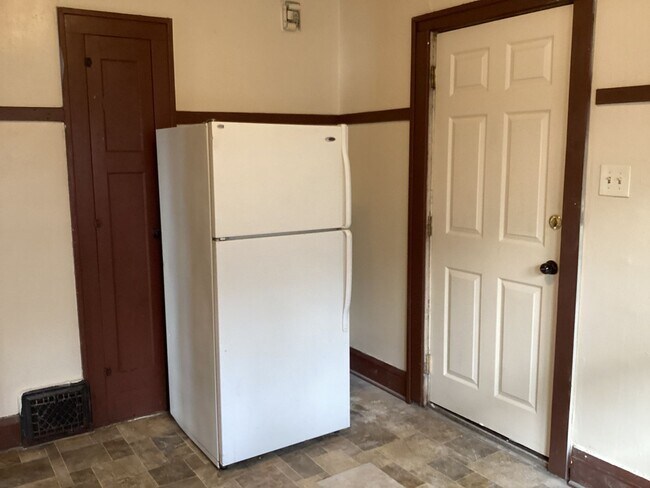 Building Photo - 3730-3732-3732 W Roberts St