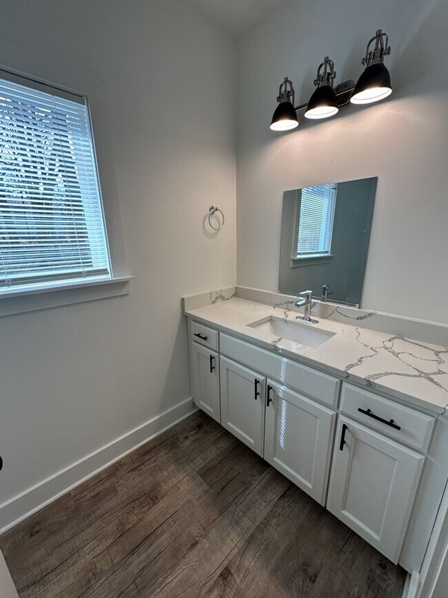 Building Photo - Updated 3BR Home Near Tennessee River | Pet Friendly