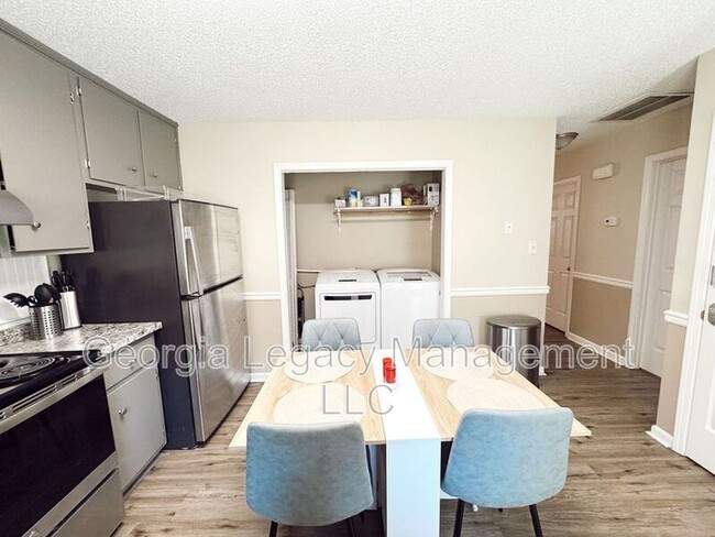 Building Photo - 62 Creek Side Dr