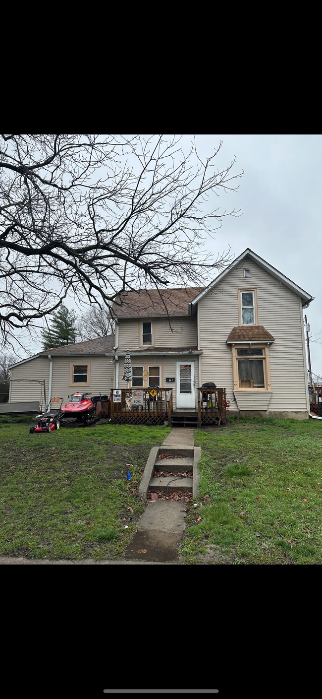 Building Photo - 1112 E 3rd St