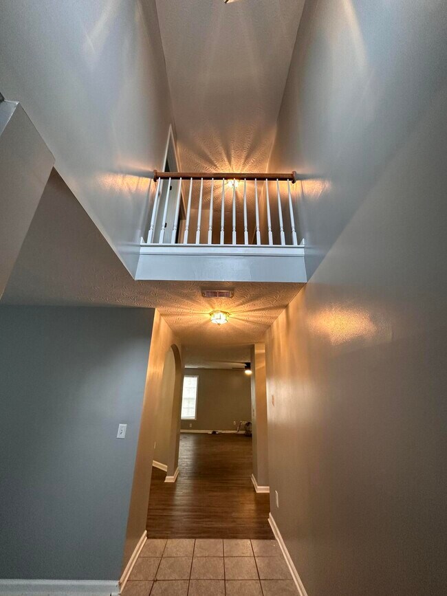 Building Photo - 508 Newbury Way