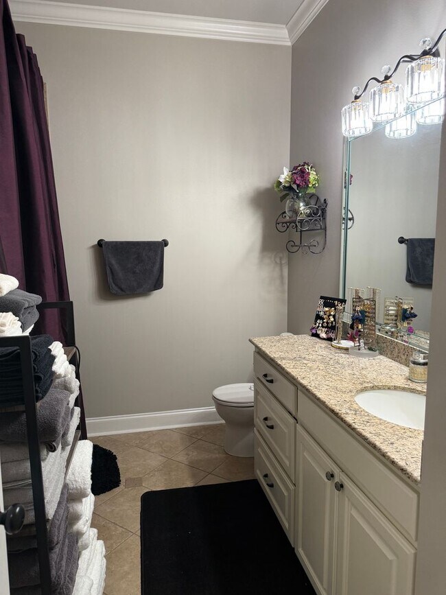 Building Photo - Must See this Beautiful  3/2 Townhome  Available NOW