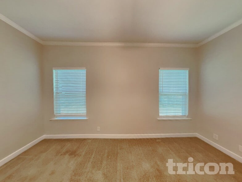 Building Photo - 217 Titans Cir