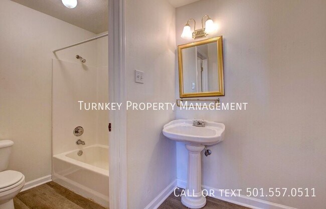 Building Photo - 3 Rocky Top Cove