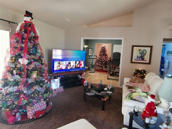 Building Photo - 404 Hazel Cir