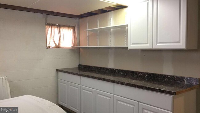 Building Photo - 8105 Canterbury Dr