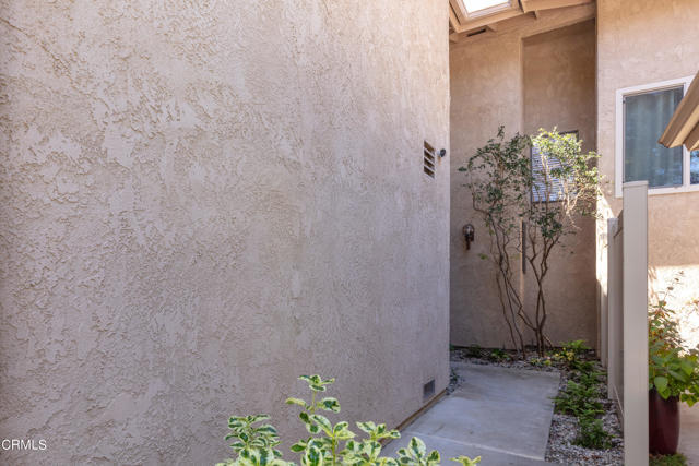 Building Photo - 985 Hawthorne Ln