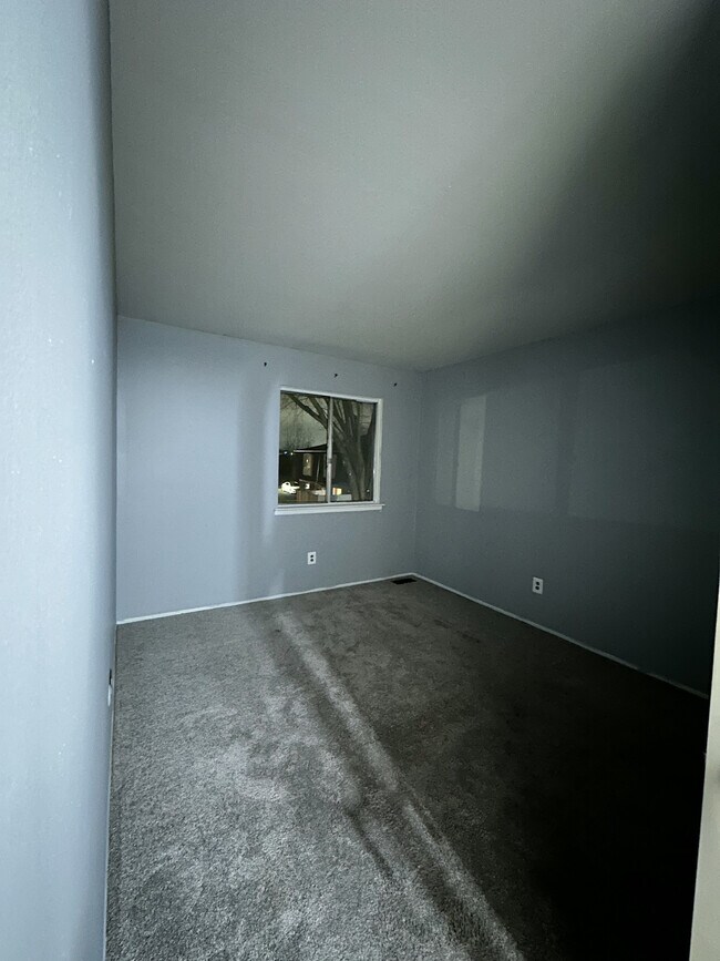 Building Photo - 15537 Dupage Blvd