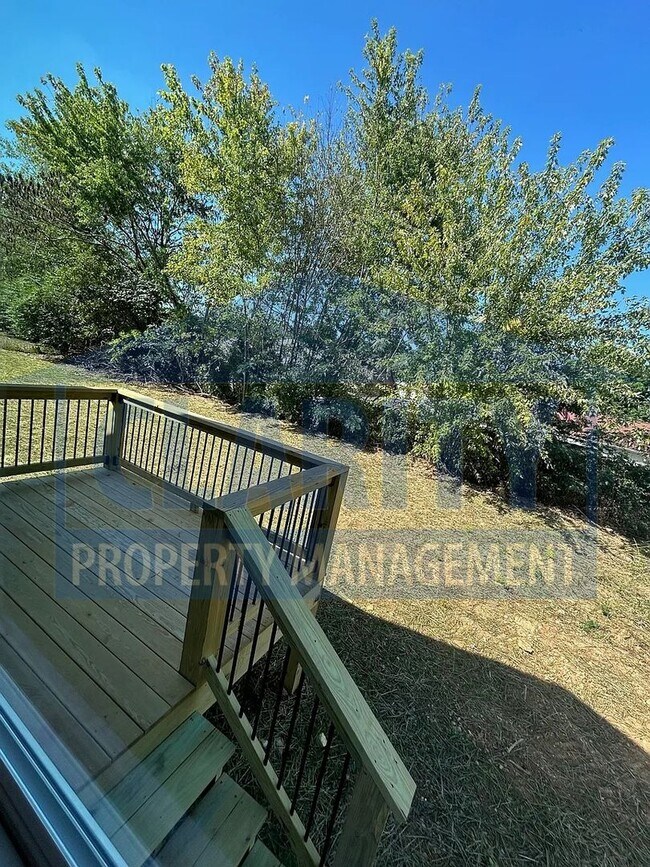 Building Photo - **One month free w/ a 15 month lease!**