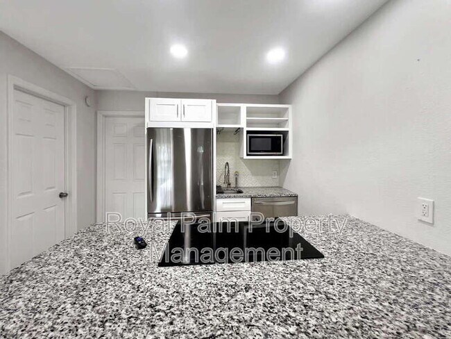 Building Photo - 11594 1st Ave