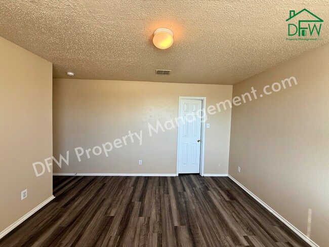 Building Photo - 2-Story 4 BR Home with Large Backyard & Game Room