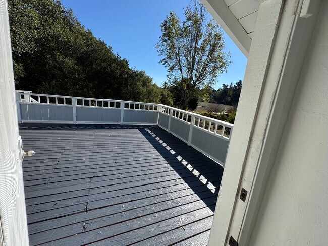 Building Photo - Country Living just minutes from Town