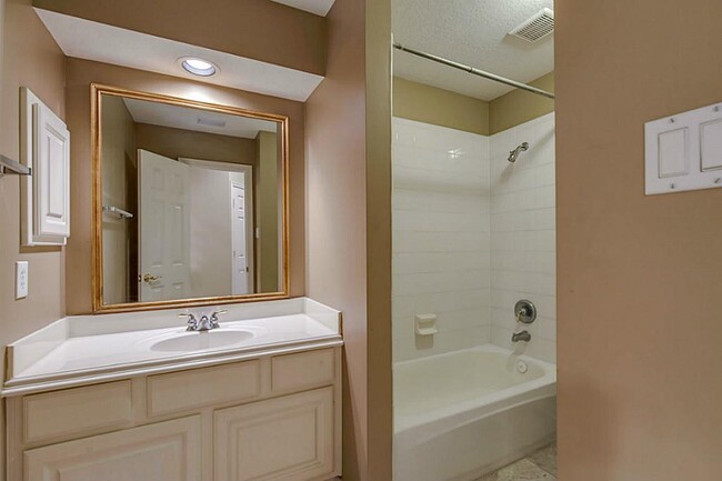Building Photo - 50 Vista Cove Dr