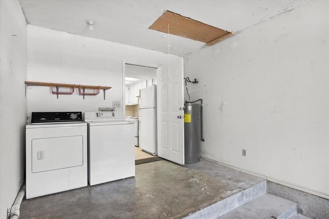 Building Photo - 114 N Kanaio Dr