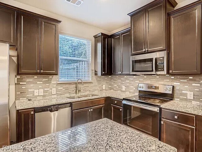 Building Photo - 3 br, 2.5 bath Townhome - 4201 Alden Park Dr