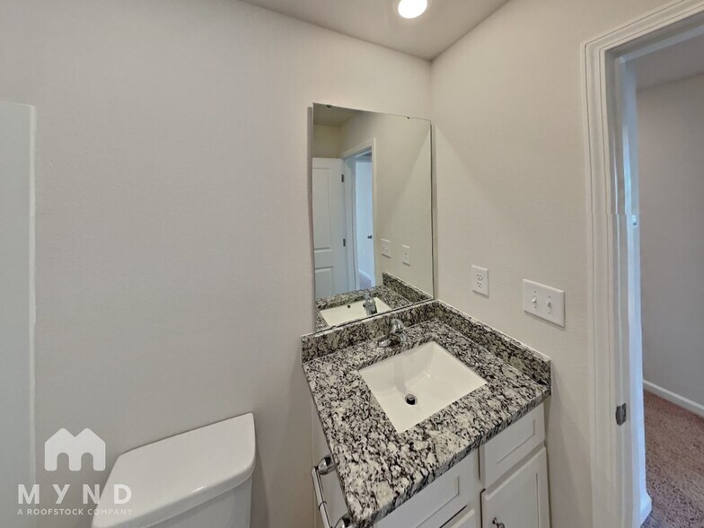 Building Photo - 104 Lightning Dr