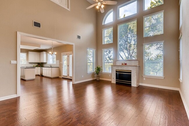 Building Photo - Beautiful Home in Great Hills!