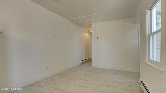 Building Photo - 19 Bayview Ave
