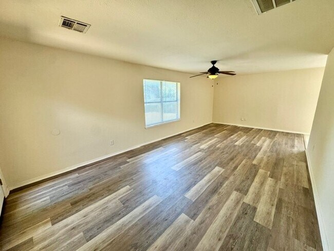 Primary Photo - 3 bed 2 bath house now available for lease