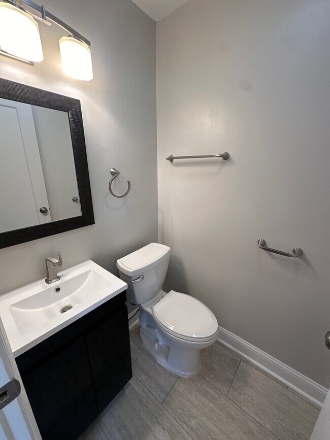 Building Photo - 1370 Farley Dr