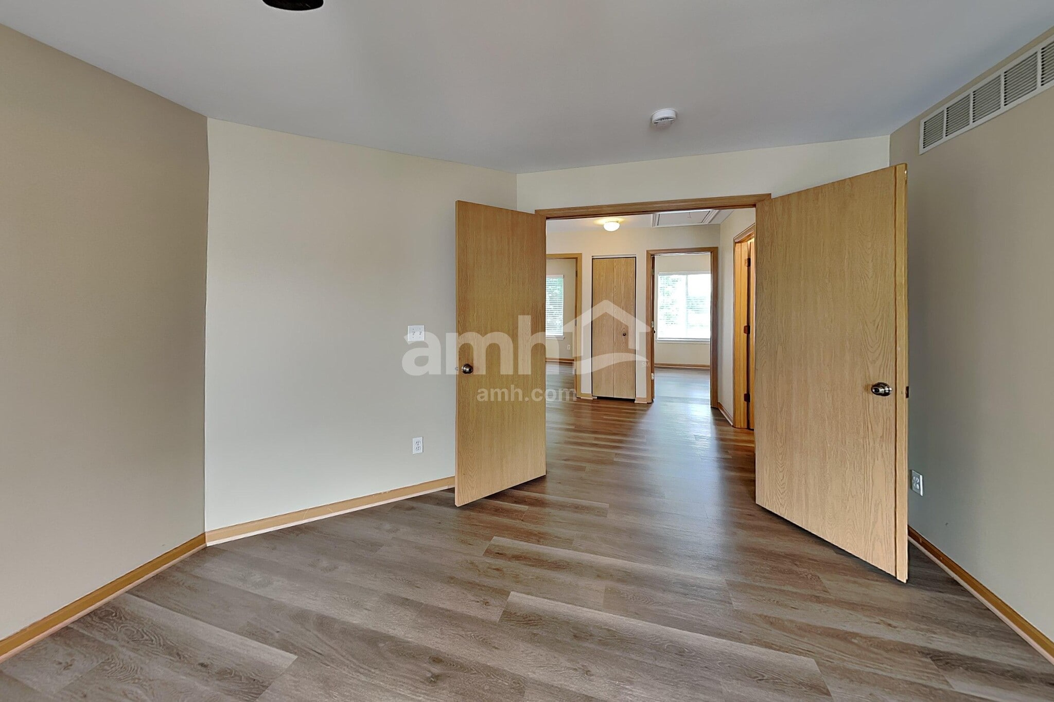 Building Photo - 14233 S Hillsdale Ct