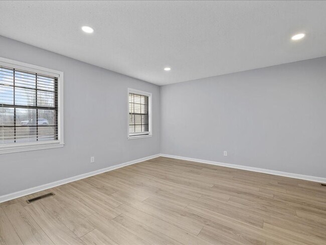 Building Photo - 801 4th Ave E