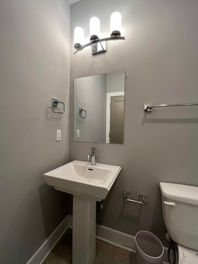 Building Photo - 976 Youngs Ln
