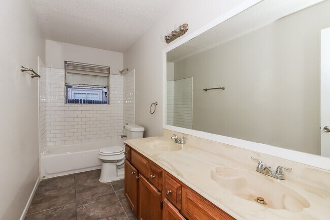 Building Photo - 18926 Sandia Pines Dr