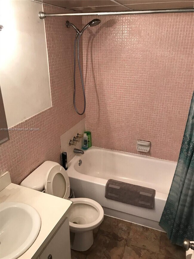 Building Photo - 1732 Meridian Ave